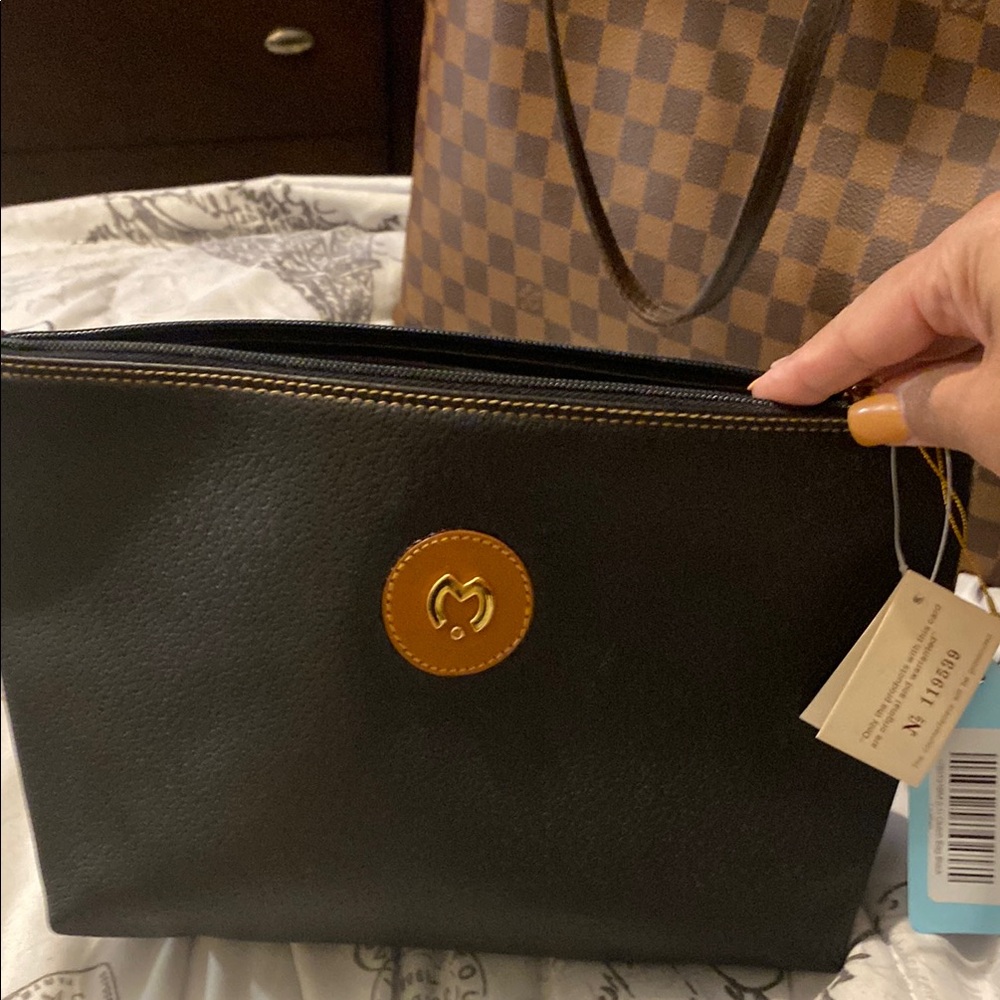 Mila seton Excellent Black and Gold leather clutch